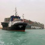 Terusan Suez Ditutup, Ratusan Kapal Mengantre