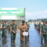 Asisten Sekda Aceh Ikut Tanam Bibit Mangrove Bersama KSAD di Gampong Blang